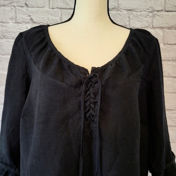 Lane Bryant black linen blend 3/4 sleeve criss cross tie front scoop neck top - Picture 4 of 9